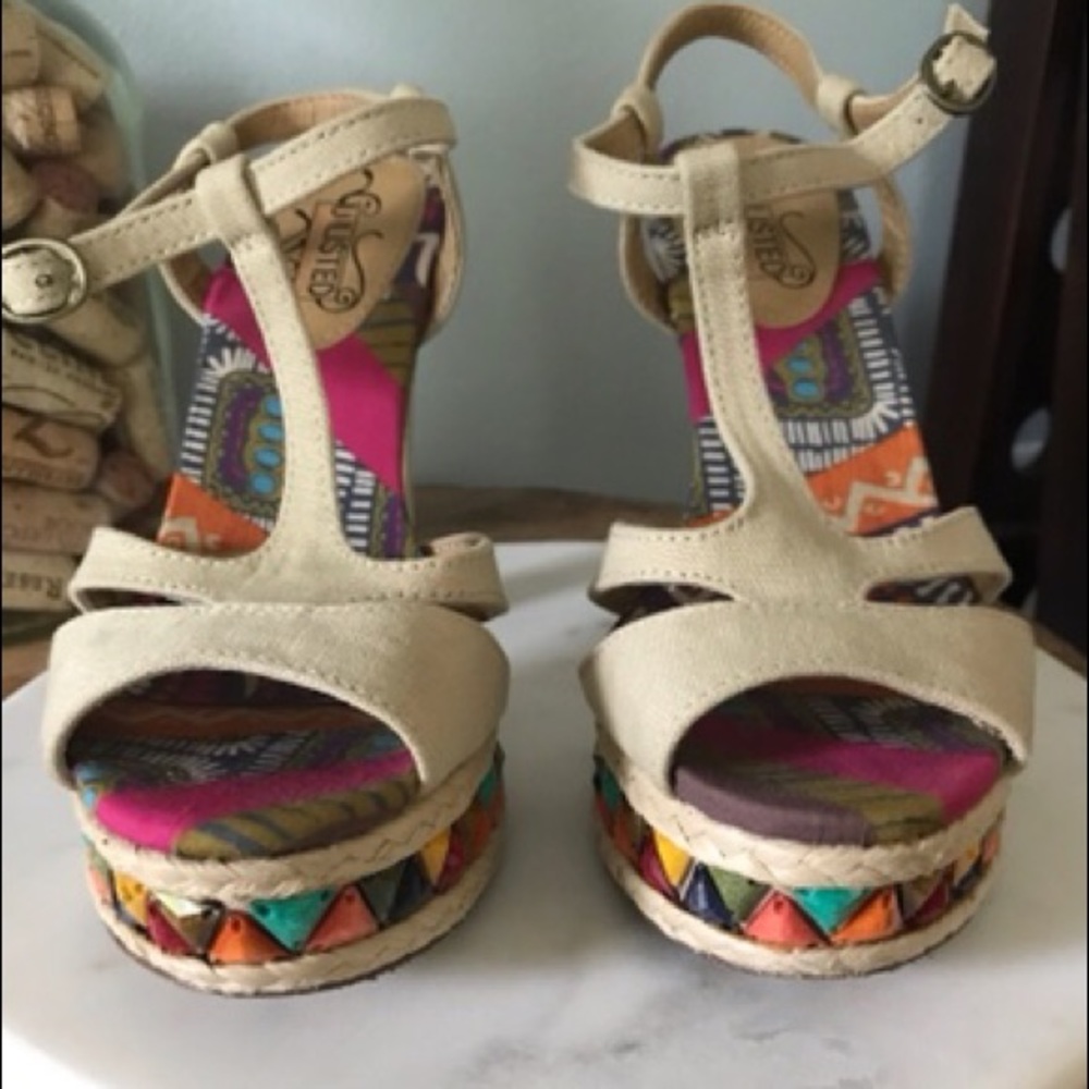 Shoes - Picture 6 of 8